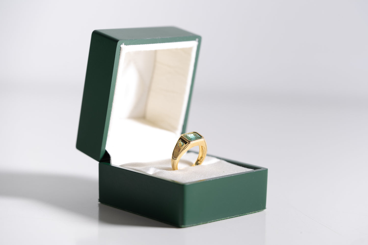 Heartmark Emerald Ring