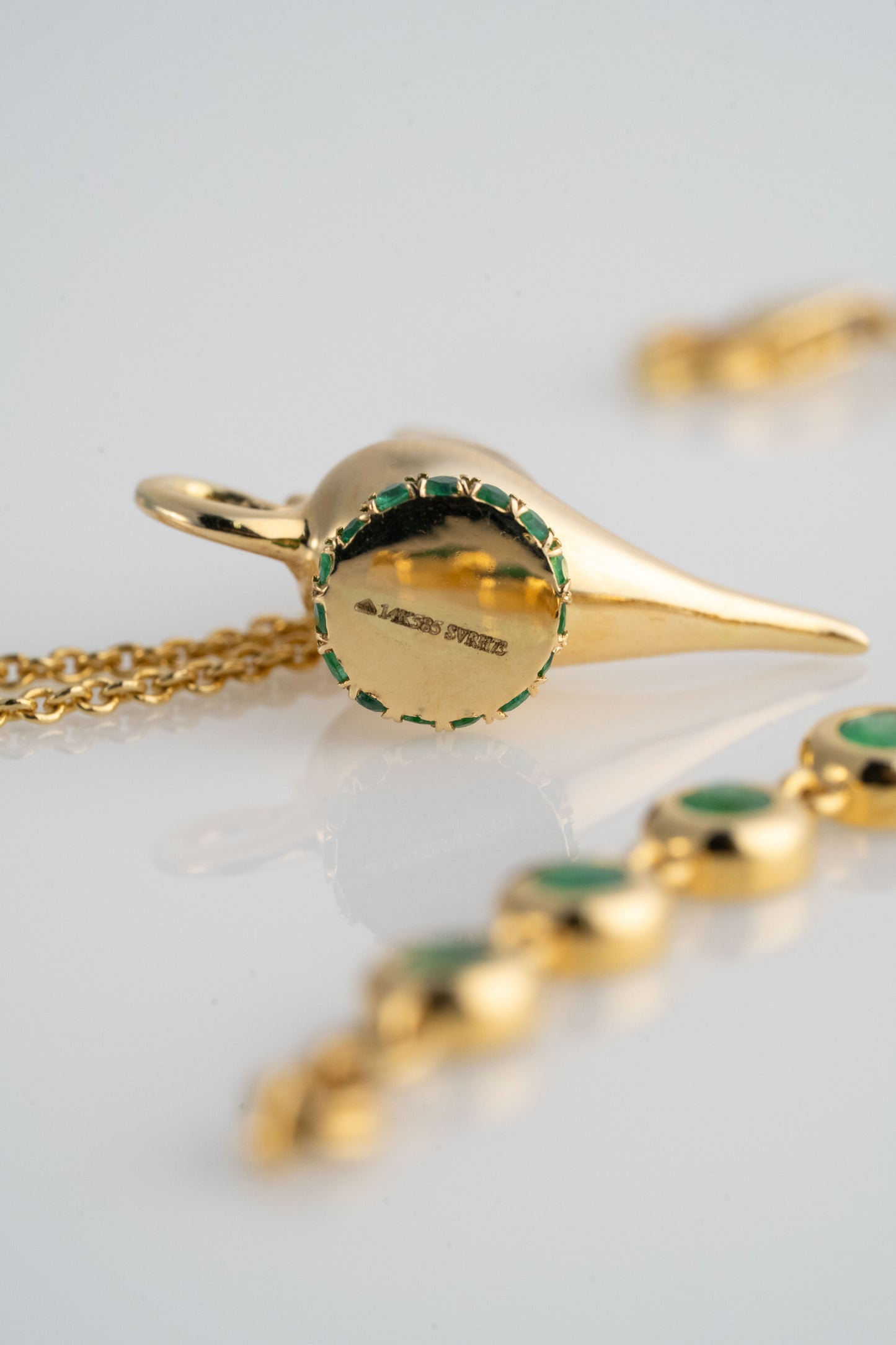 Gennie pendant