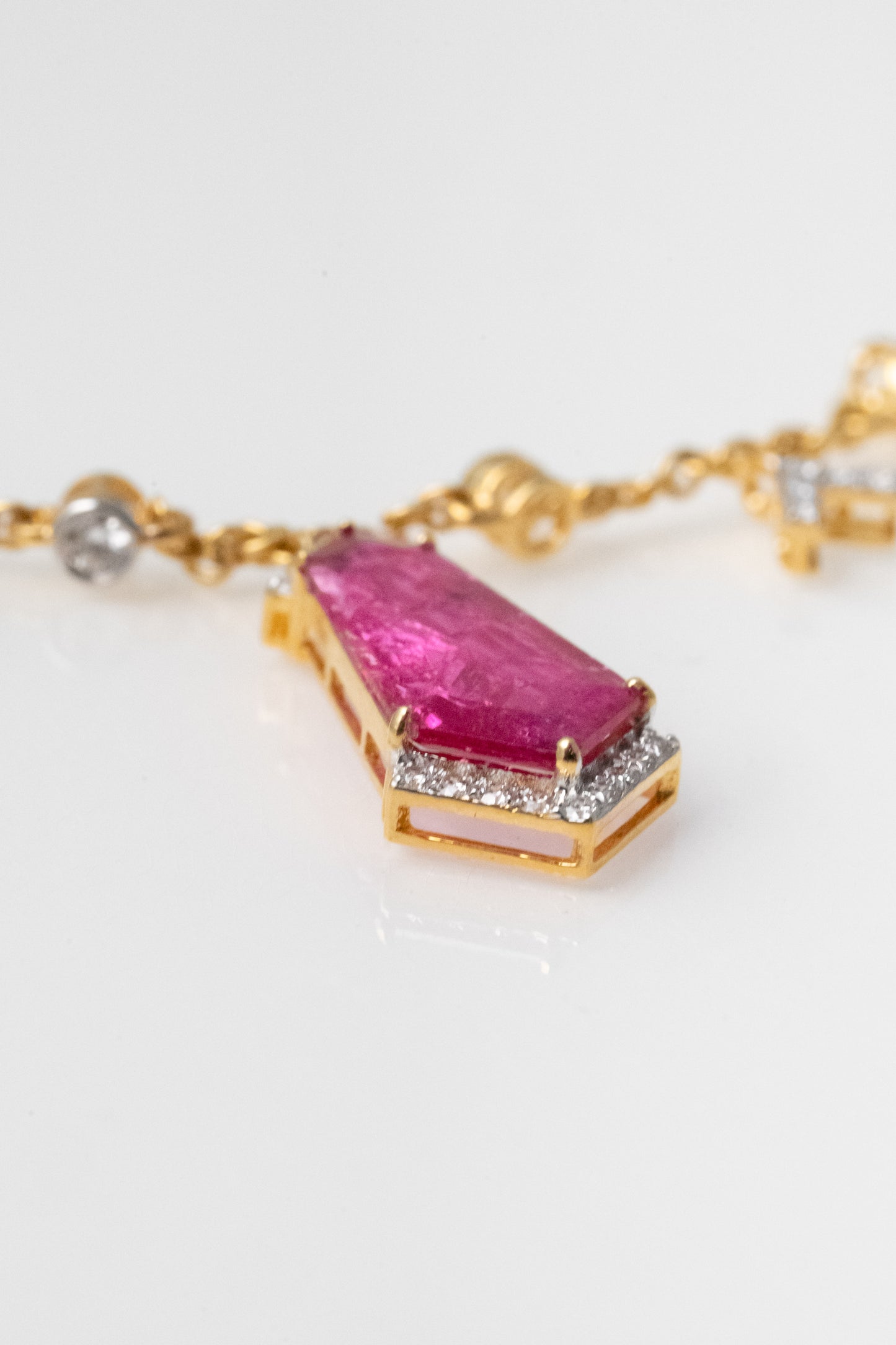 Emerald and diamond Necklace